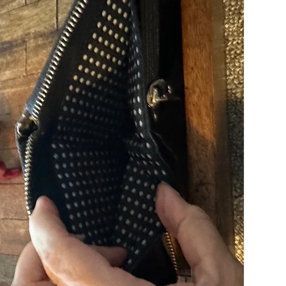 Kate Spade vintage Black Pebbled Leather Zip Arnd Tassel Wallet Polka Dot Lining